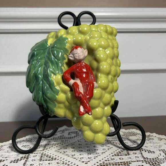 California Pottery - Gilner red pixie elf grape wall vase - as is - Picture 3 of 10